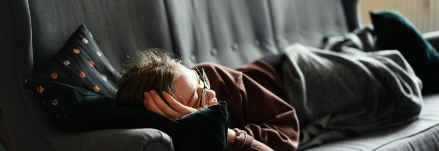 home viewer comparing iptv subscription with traditional cable tv