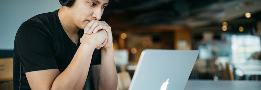 Online English teacher engaging with Asian students in a virtual classroom