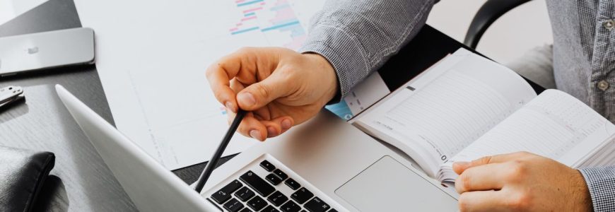 Employee accessing business documents across connected workplace applications